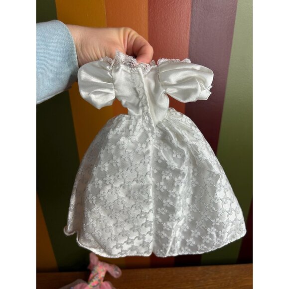 1990s vintage Barbie ball gown dresses wedding clothes collectable - Picture 7 of 7